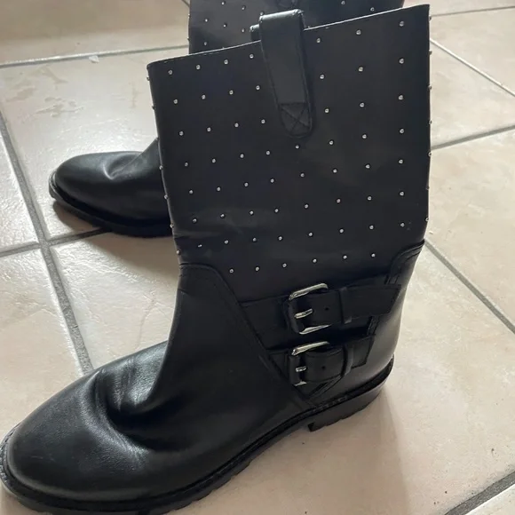 Boots - Picture 2 of 9